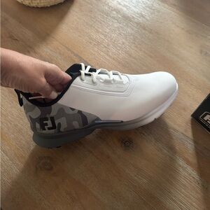 Brand new golf shoes